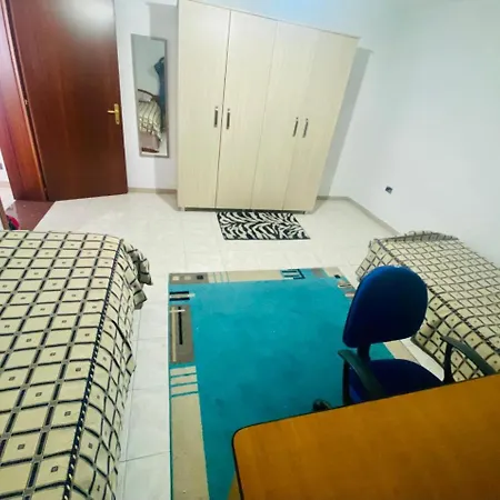 Apartment ゲストハウス ティラナ